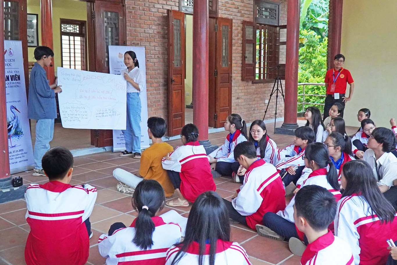 C&aacute;c tổ thảo luận về đề t&agrave;i đ&atilde; chọn.