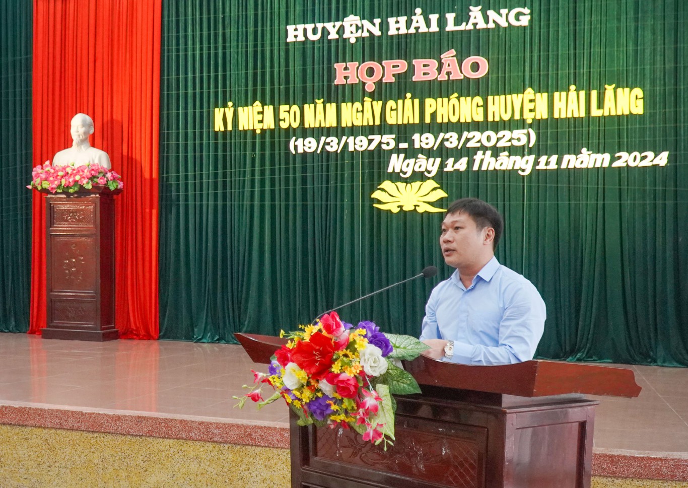 &Ocirc;ng Nguyễn Kh&aacute;nh Vũ - B&iacute; thư Huyện ủy Hải Lăng kết luận tại họp b&aacute;o - Ảnh: Dương Ch&iacute; Thịnh