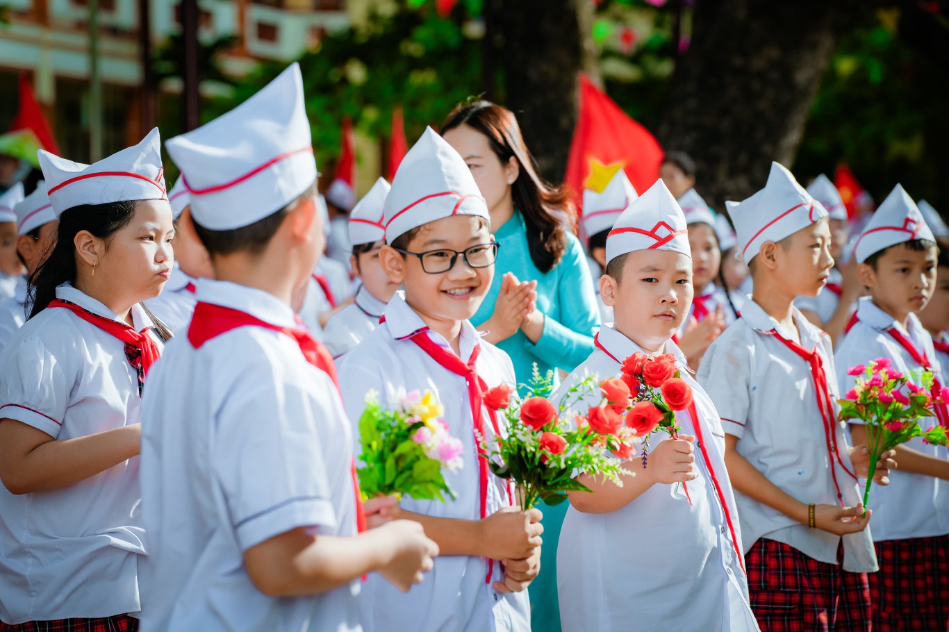 Niềm vui ng&agrave;y khai giảng - Ảnh: T.N