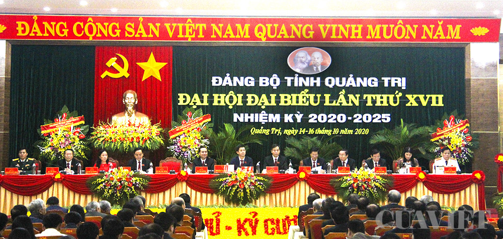 Đo&agrave;n chủ tịch điều h&agrave;nh Đại hội