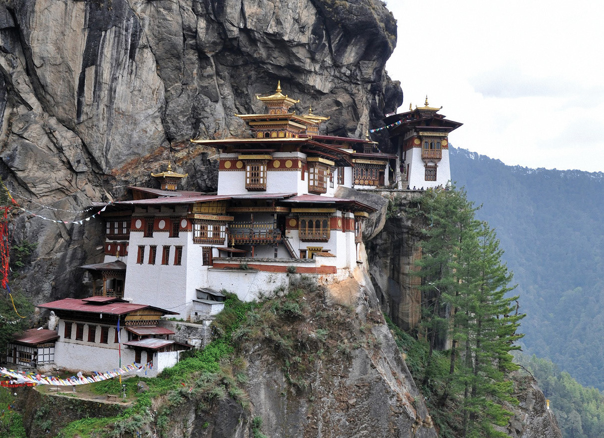 Tiger&rsquo;s Net (Ổ Cọp) hay là Taktsang Palphug (theo tiếng bản địa) tu viện linh thiêng nhất Bhutan  ở độ cao hơn 3000m, tương truyền đức Liên Hoa Sinh đã cưỡi cọp bay đến tu luyện tại đây! 