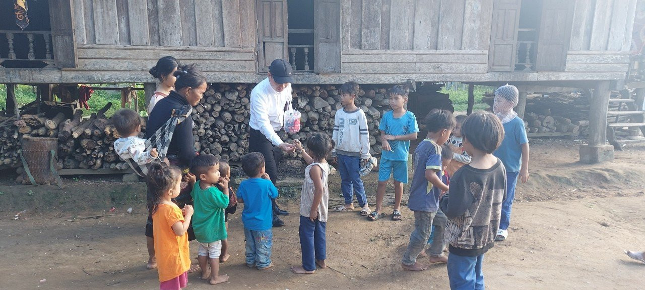 &ldquo;Thế hệ mới&rdquo; th&ocirc;n A Dơi Đớ - Ảnh: N.L 