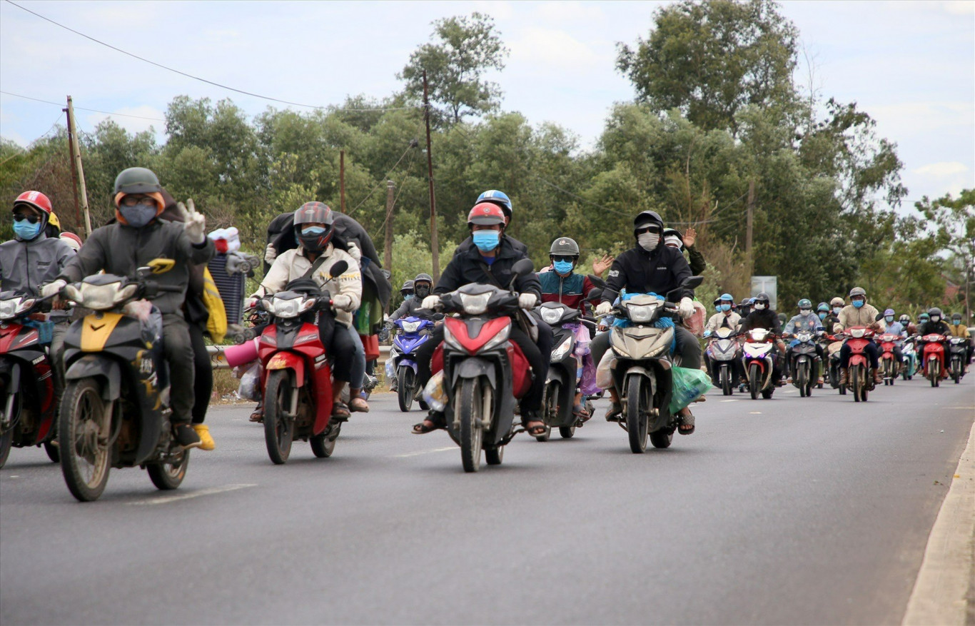 Đại dịch Covid-19 g&acirc;y biến động nguồn lao động giữa th&agrave;nh thị v&agrave; n&ocirc;ng th&ocirc;n.- Ảnh: H.T