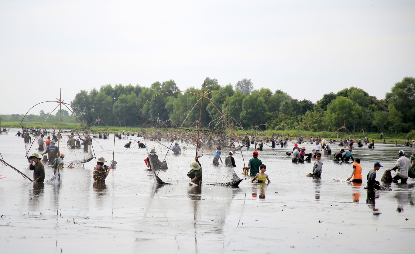 Lao động v&ugrave;ng n&ocirc;ng th&ocirc;n lu&ocirc;n dồi d&agrave;o (trong ảnh l&agrave; lễ hội ph&aacute; Trằm Tr&agrave; Lộc, huyện Hải Lăng, Quảng Trị) - Ảnh: H.T