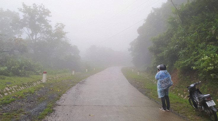 Một đoạn đường đ&egrave;o Sa M&ugrave; v&agrave;o giữa ng&agrave;y h&egrave; - Ảnh: Trường Sơn