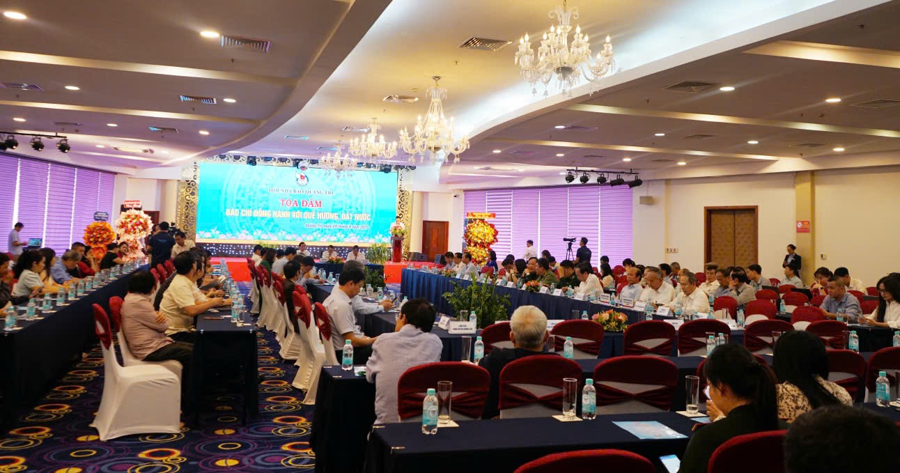 Toàn cảnh buổi tọa đàm "Báo chí đồng hành với quê hương, đất nước" - Ảnh: C.N