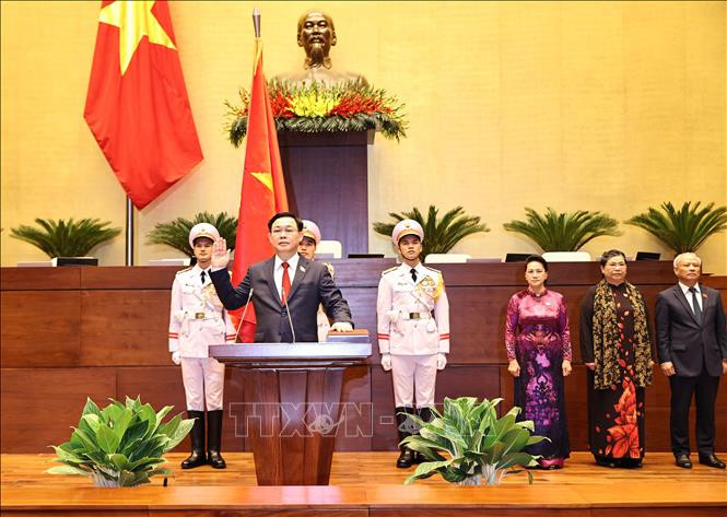 Chủ tịch Quốc hội Vương Đ&igrave;nh Huệ tuy&ecirc;n thệ nhậm chức. Ảnh: Trọng Đức/TTXVN