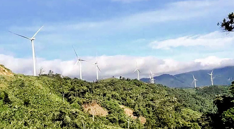 Hệ thống điện gi&oacute; đang ph&aacute;t triển mạnh mẽ ở huyện Hướng H&oacute;a - Ảnh: PV