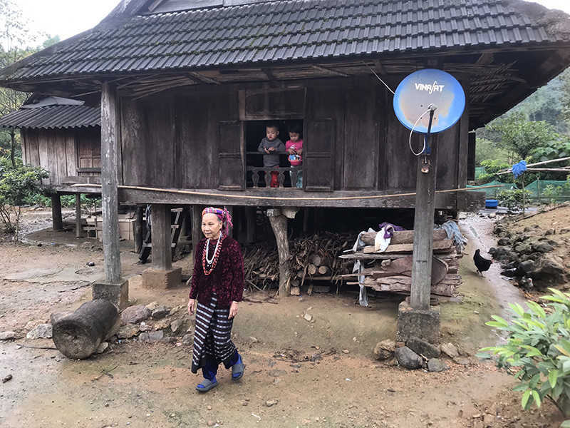 Ph&aacute;t huy vai tr&ograve; của gi&agrave; l&agrave;ng, b&agrave; Phu&ocirc;n đ&atilde; g&oacute;p phần x&acirc;y dựng bản l&agrave;ng ng&agrave;y c&agrave;ng khởi sắc -Ảnh: V.K.L