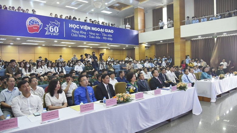 C&aacute;c đại biểu dự Lễ ph&aacute;t động (Ảnh: Phương Hoa) 