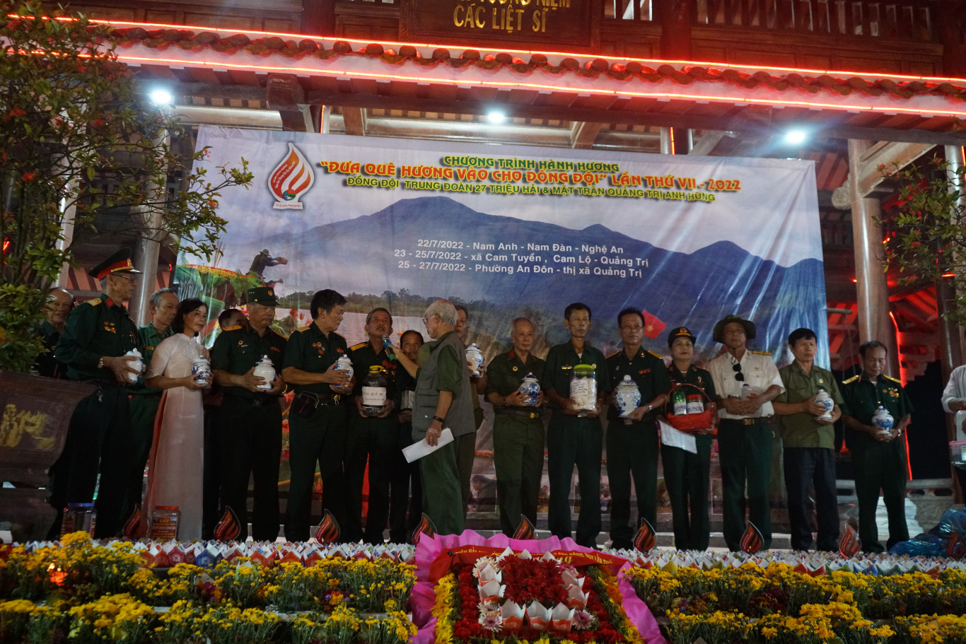 C&aacute;c Cựu chiến binh ph&aacute;t biểu cảm x&uacute;c trong Chương tr&igrave;nh h&agrave;nh hương  &ldquo;Đưa qu&ecirc; hương v&agrave;o cho đồng đội&rdquo; lần thứ 7 năm 2022 - Ảnh: Thu&yacute; Linh