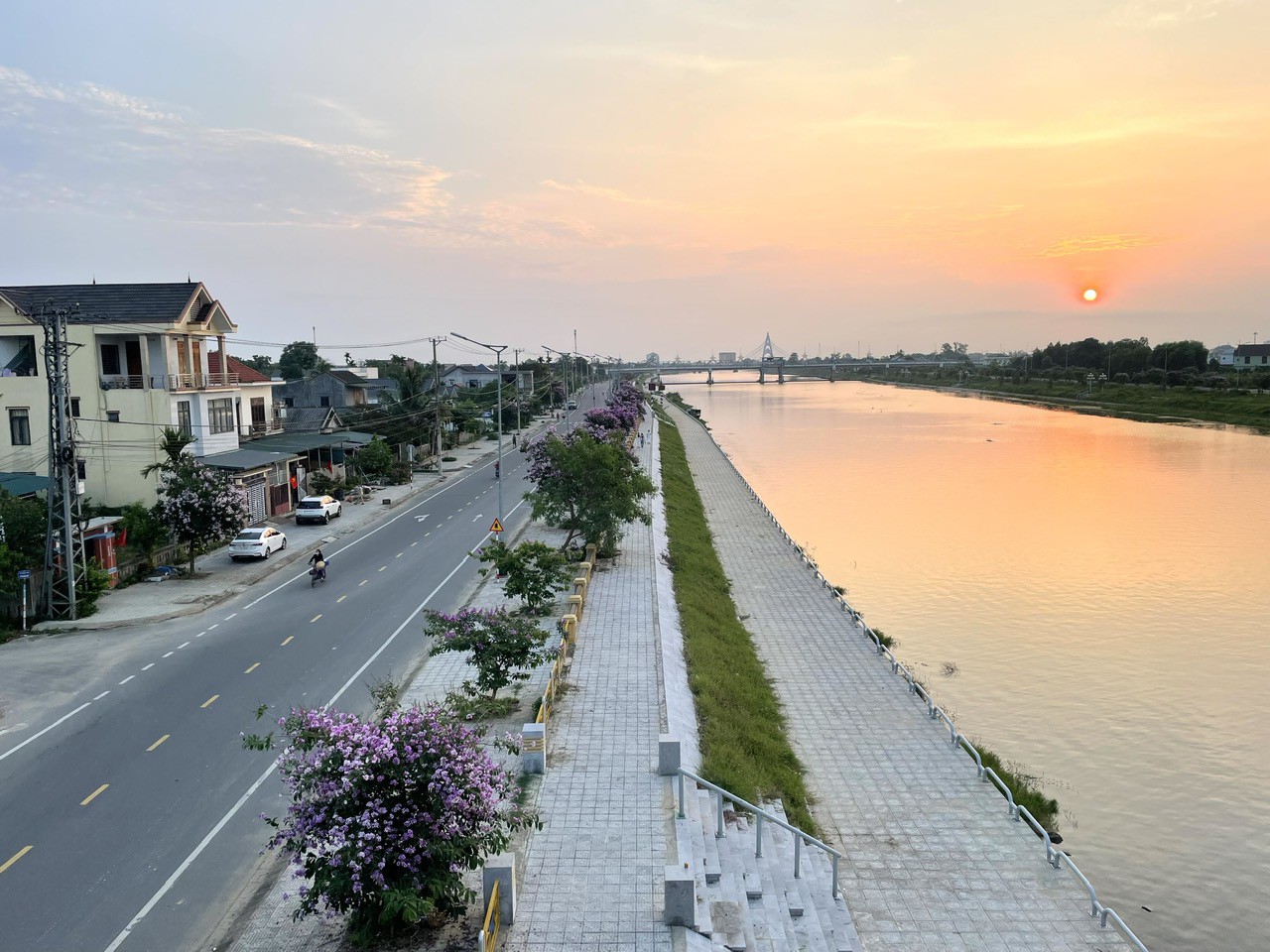 Tuyến đường Ho&agrave;ng Diệu b&ecirc;n s&ocirc;ng Hiếu - Ảnh: Đ.T.T