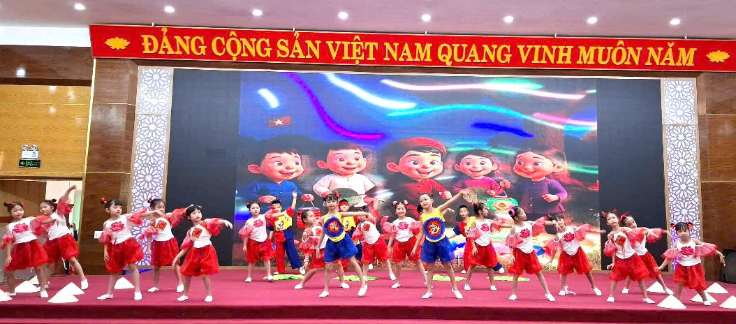 Tiết mục văn nghệ chào mừng tại lễ trao giải cuộc thi - Ảnh: L.T