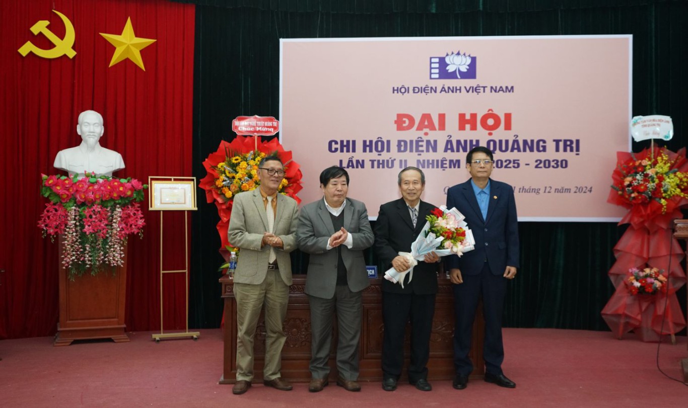 Ban chấp h&agrave;nh Chi hội Điện ảnh tỉnh nhiệm kỳ 2025 - 2030 ra mắt tại đại hội - Ảnh: L.T