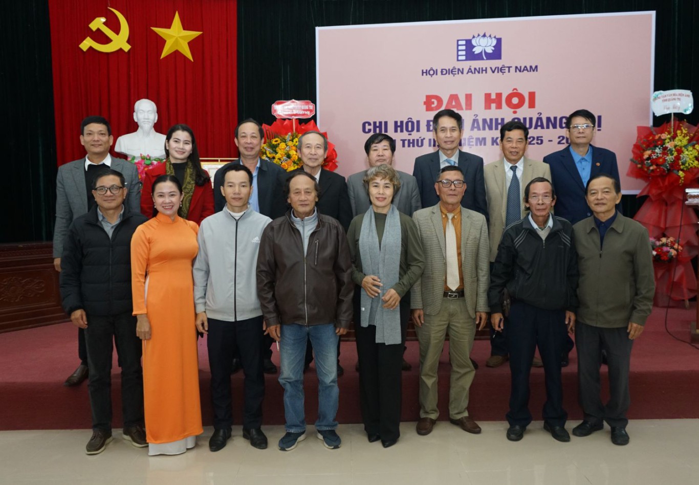 C&aacute;c đại biểu tham dự đại hội chụp ảnh lưu niệm - Ảnh: L.T